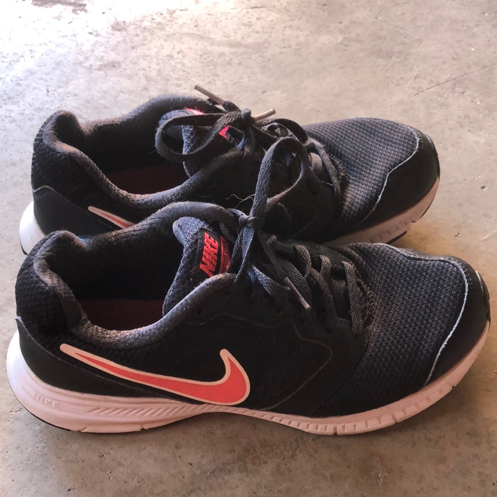 Nike women’s pink and black size 7.5 running shoe